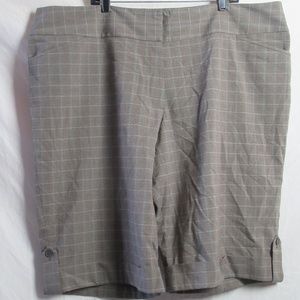 Brown Plaid Bermuda Shorts (28)